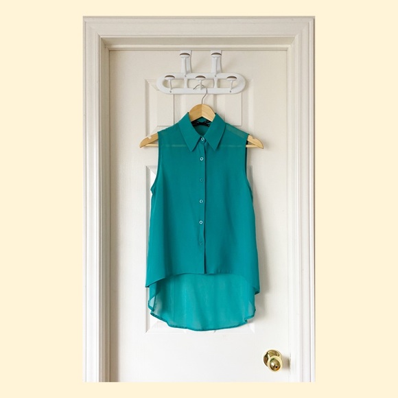 🍃Sleeveless Summer Top 🌊 - Picture 2 of 3